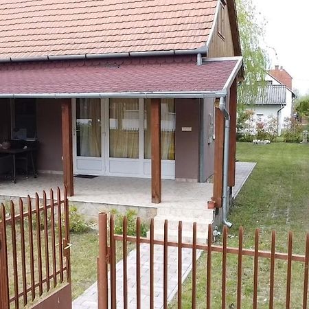 Vadszolo Apartman Balatonmariafurdo Ngoại thất bức ảnh